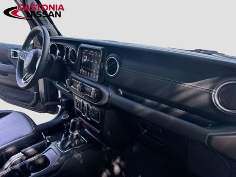 Used 2023 Jeep Wrangler Unlimited Sahara AWD/4WD image 36