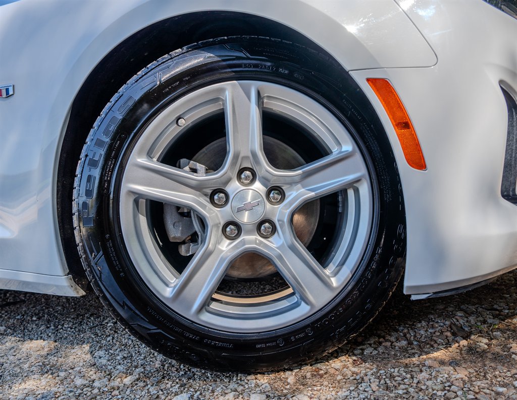 Used 2023 Chevrolet Camaro LT RWD image 13
