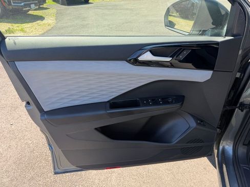 Used 2023 Volkswagen Taos S w/ Driver Assistance Package image 9