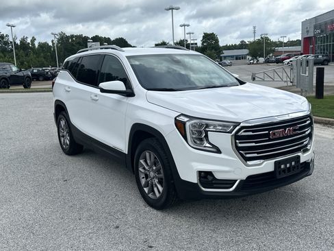 Used 2024 GMC Terrain SLT AWD/4WD image 3