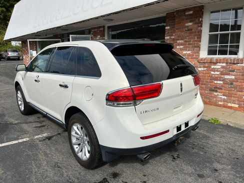 Used 2013 Lincoln MKX AWD image 2