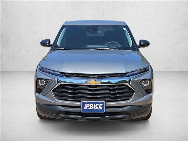 Used 2025 Chevrolet TrailBlazer LS w/ LS Convenience Package FWD image 2