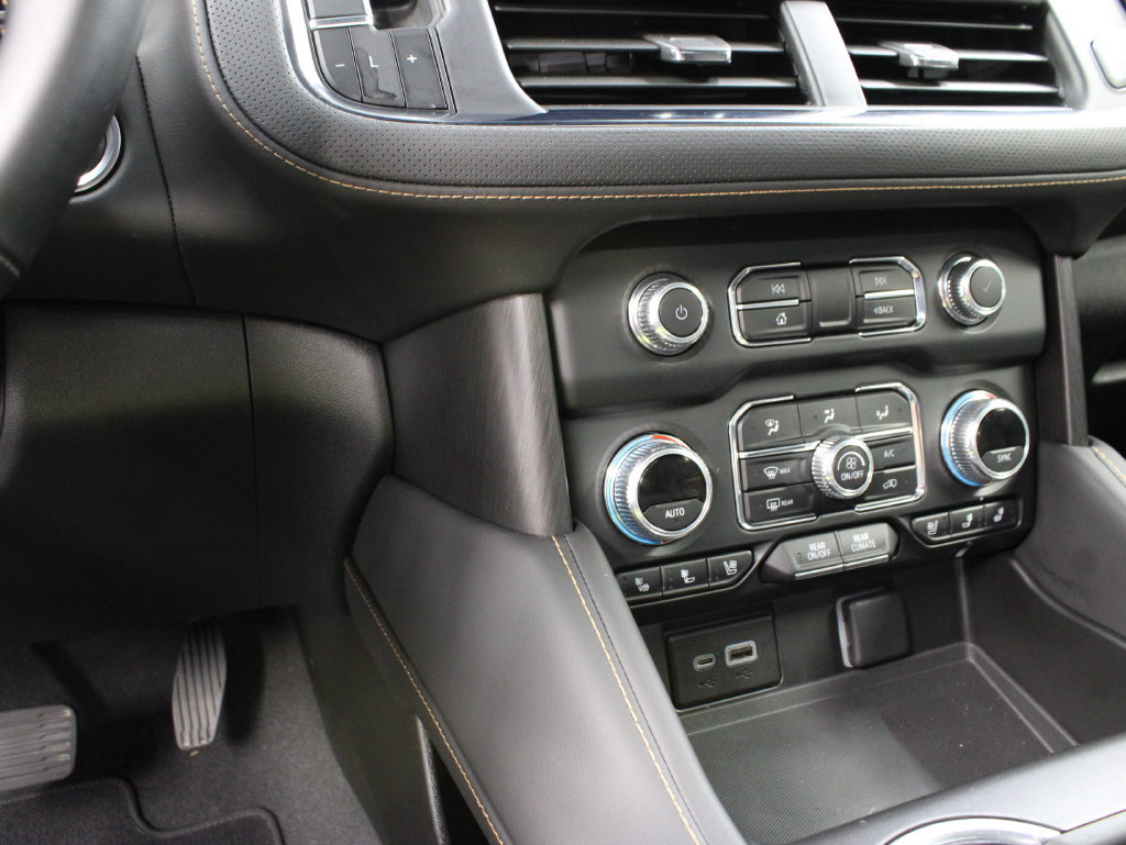 Used 2024 GMC Yukon AT4 w/ Technology Package AWD/4WD image 67