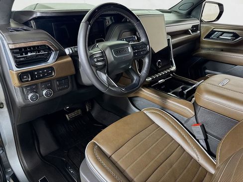 Certified 2025 GMC Yukon Denali Ultimate image 7