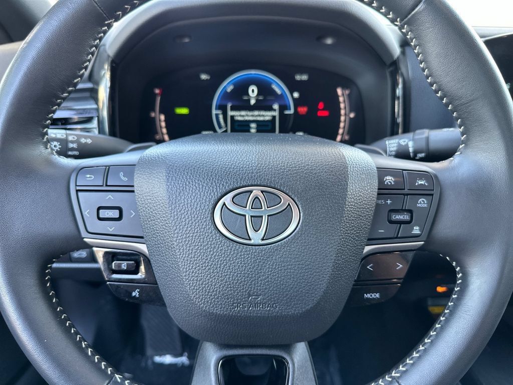 Used 2025 Toyota Camry SE FWD image 21