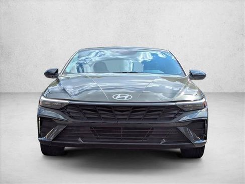 Used 2025 Hyundai Elantra Sport FWD image 2
