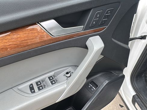 Used 2022 Audi Q5 e Premium image 12