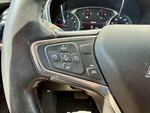 Used 2020 Chevrolet Equinox LT FWD image 22