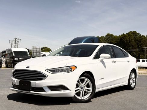 Used 2018 Ford Fusion SE w/ Equipment Group 602A FWD image 1