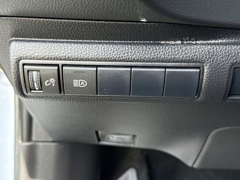 Used 2021 Toyota Corolla LE image 40