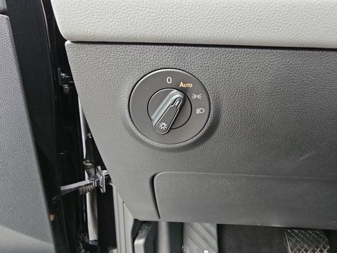 Used 2022 Volkswagen Taos SE FWD image 24
