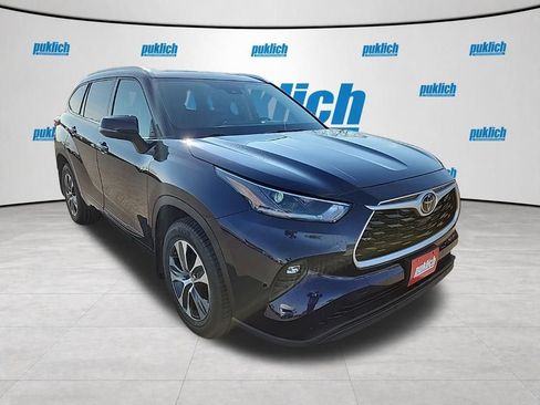 Used 2021 Toyota Highlander XLE AWD/4WD image 7