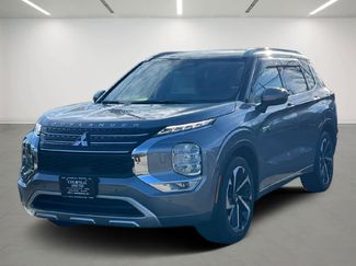 Used 2023 Mitsubishi Outlander SEL video 2