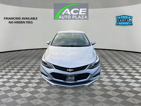 Used 2017 Chevrolet Cruze LT FWD image 3