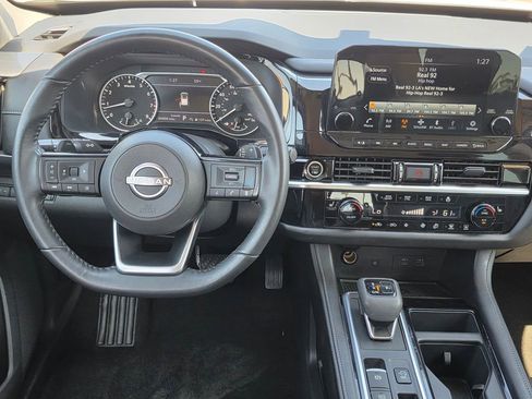 Used 2023 Nissan Pathfinder SL w/ Lighting Package (N92) image 18