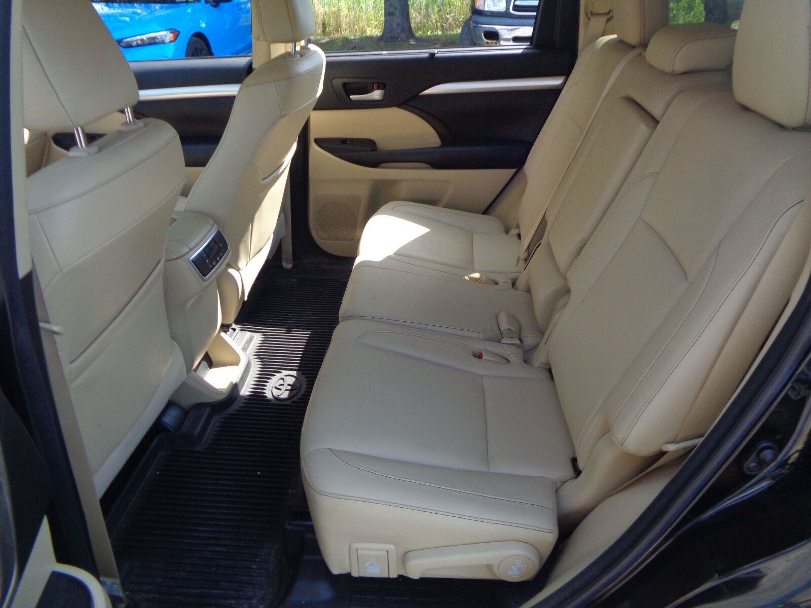 Used 2018 Toyota Highlander XLE AWD/4WD image 18