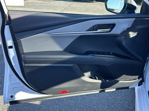 Used 2025 Toyota Camry SE w/ Multimedia Upgrade Package image 14
