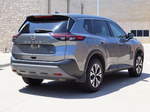 Used 2022 Nissan Rogue SV FWD image 3