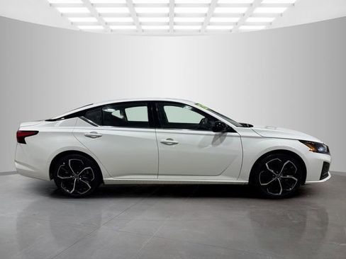 Used 2023 Nissan Altima 2.5 SR image 10