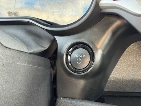 Used 2025 Toyota Sienna Platinum image 33