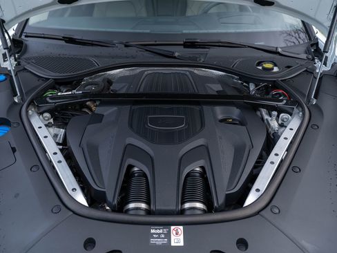 Certified 2025 Porsche Panamera 4 image 17