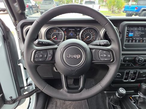 Used 2023 Jeep Gladiator Willys image 25