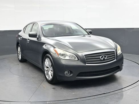 Used 2011 INFINITI M37 w/ Premium Pkg image 2