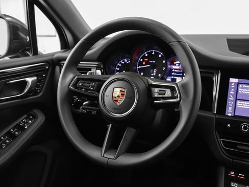 Certified 2025 Porsche Macan image 26