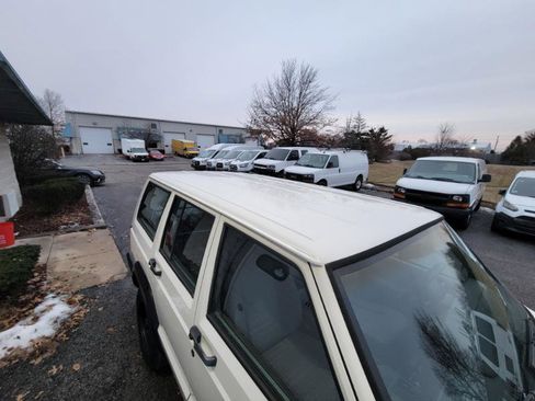 Used 1998 Jeep Cherokee SE image 48