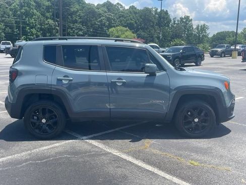 Used 2018 Jeep Renegade Latitude FWD image 5