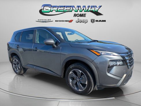 Used 2026 Nissan Rogue SV FWD image 2