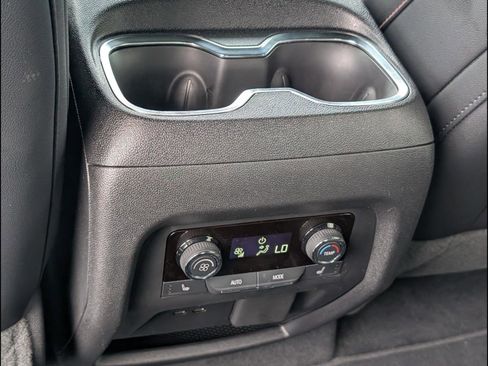 Used 2025 Chevrolet Traverse RS image 21