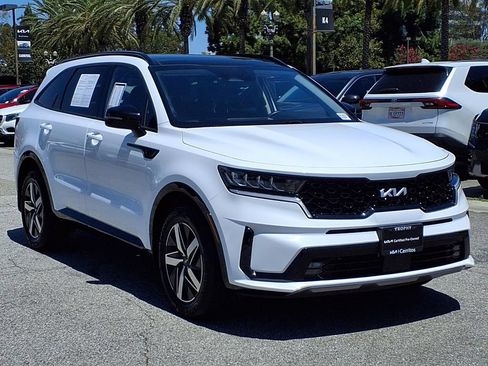 Certified 2023 Kia Sorento EX w/ Panoramic Sunroof Package FWD image 3