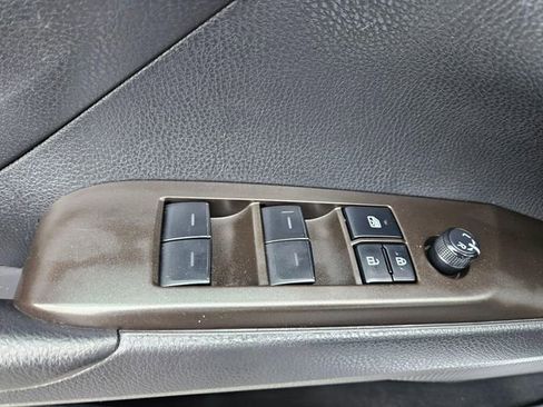 Used 2022 Toyota Camry SE FWD image 17