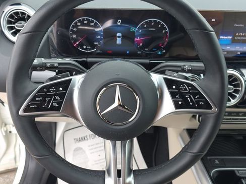 Certified 2025 Mercedes-Benz GLA 250 4MATIC image 16