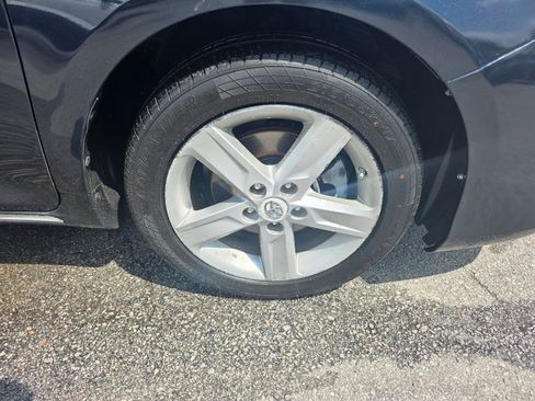 Used 2014 Toyota Camry LE FWD image 21