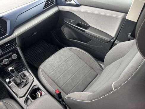 Used 2024 Volkswagen Taos SE image 15