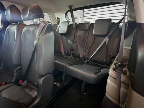 Used 2026 Kia Carnival FWD image 30