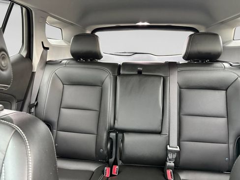 Used 2024 GMC Terrain SLT AWD/4WD image 36