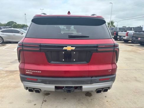 Used 2024 Chevrolet Traverse LT FWD image 5