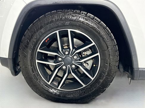 Used 2020 Jeep Grand Cherokee Trailhawk image 35