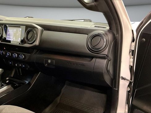Used 2019 Toyota Tacoma TRD Off-Road AWD/4WD image 27