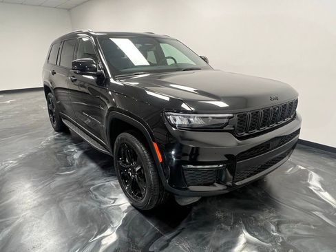 Used 2024 Jeep Grand Cherokee L Limited w/ Luxury Tech Group II image 19