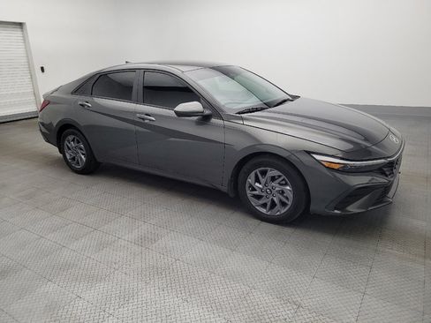 Used 2024 Hyundai Elantra SEL FWD image 11