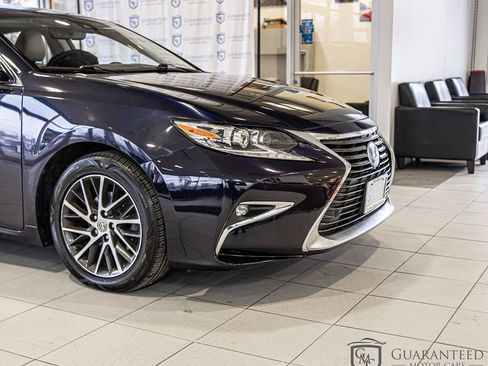 Used 2017 Lexus ES 350 w/ Luxury Package image 4