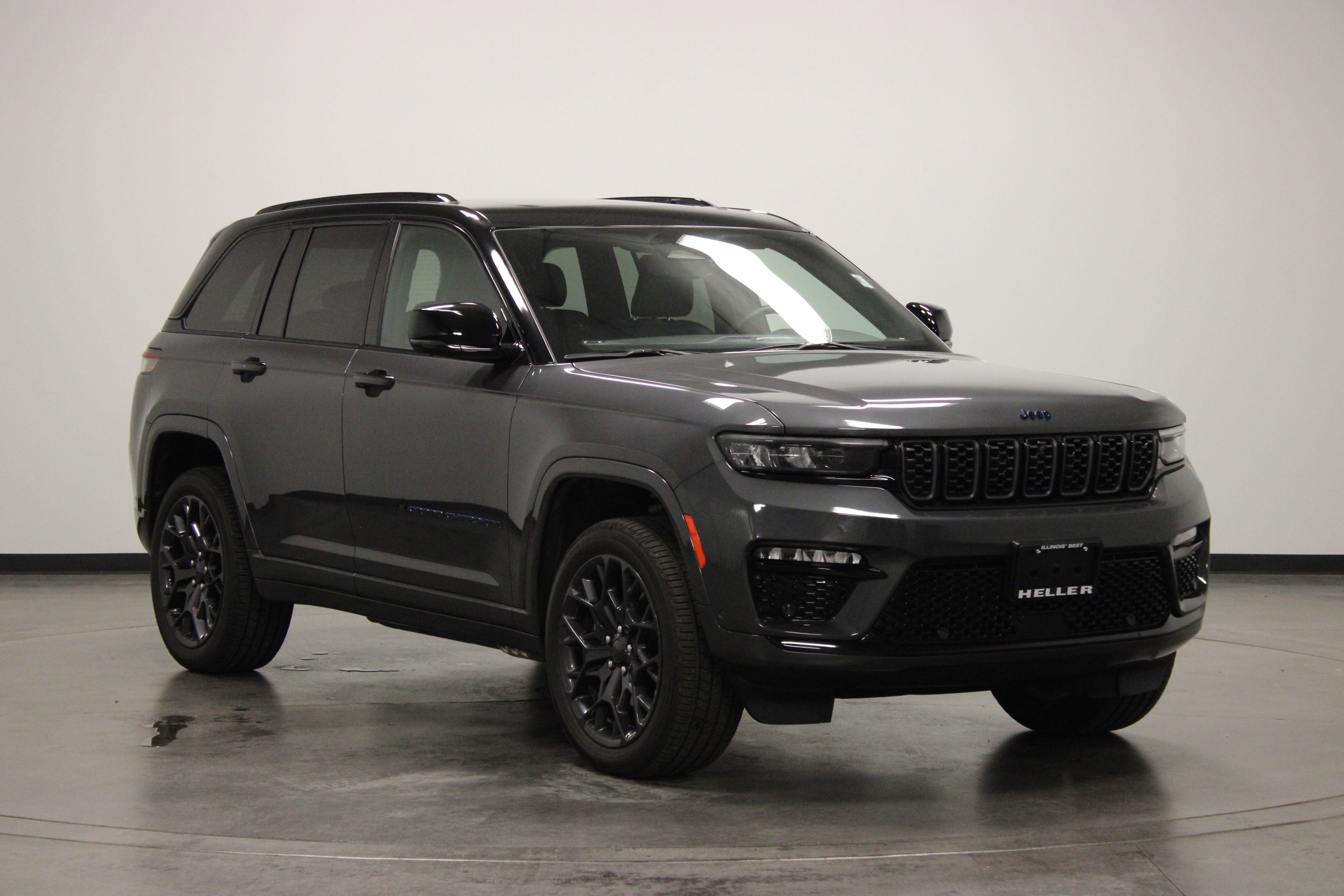 Used 2025 Jeep Grand Cherokee Summit w/ High Altitude Package AWD/4WD image 4
