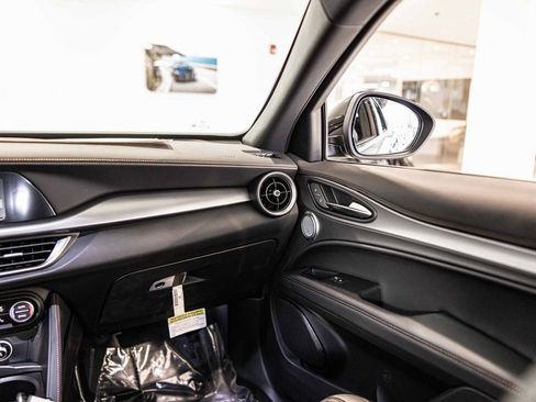 New 2025 Alfa Romeo Stelvio Sprint AWD/4WD image 40