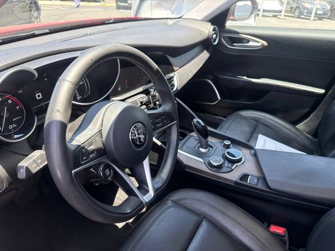 Used 2017 Alfa Romeo Giulia Ti RWD image 9