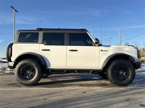 Used 2023 Ford Bronco Wildtrak image 3