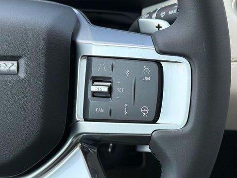 Used 2025 Land Rover Discovery S image 20